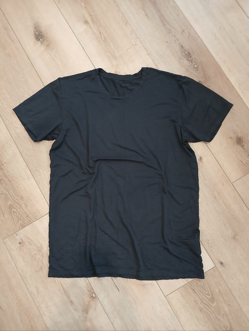 Uniqlo Black Heattech Short Sleeve Crewneck Tee - Size L